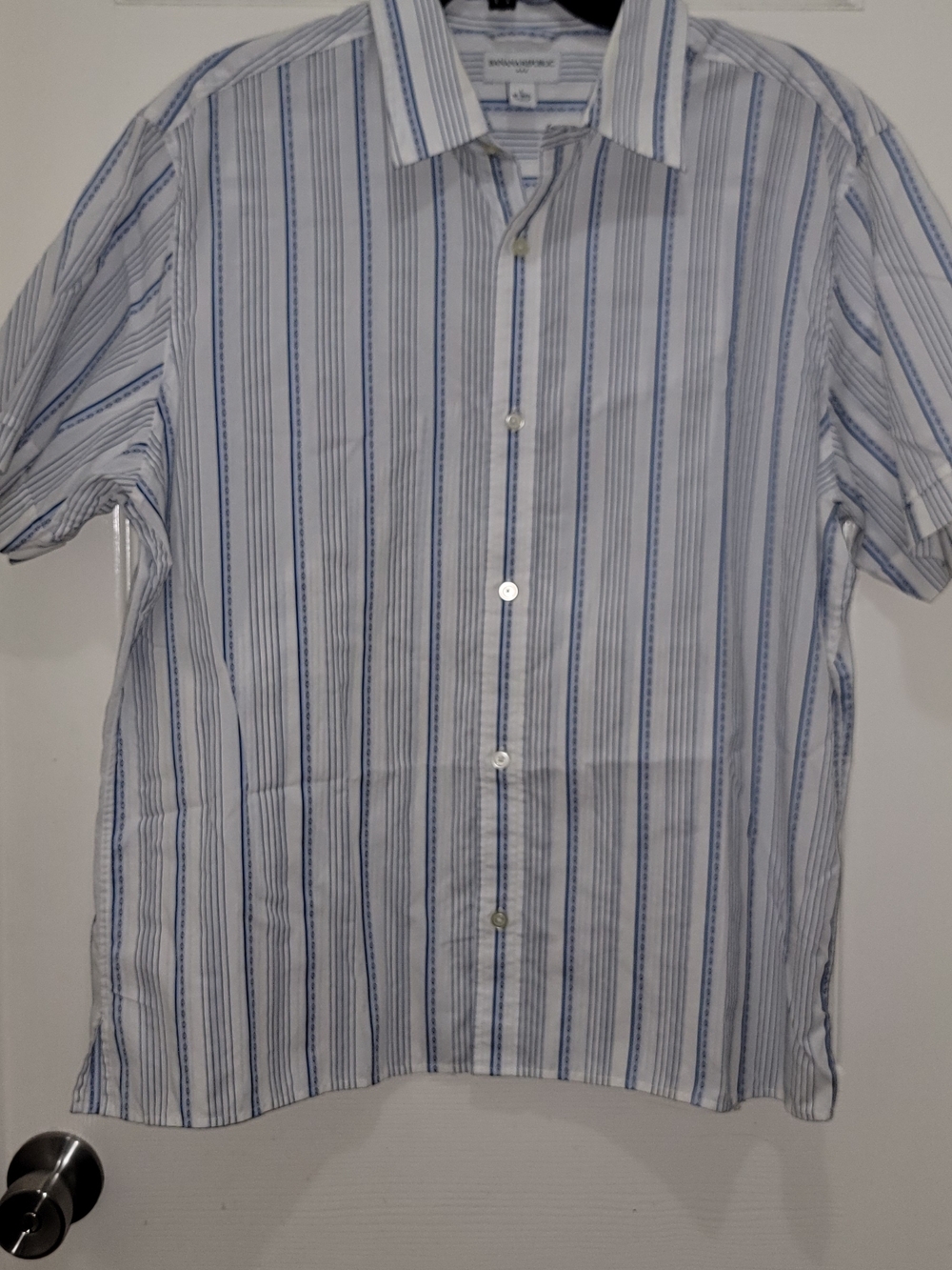 Banana Republic White and Blue Striped Short-Sleeve Button-Down Shirt